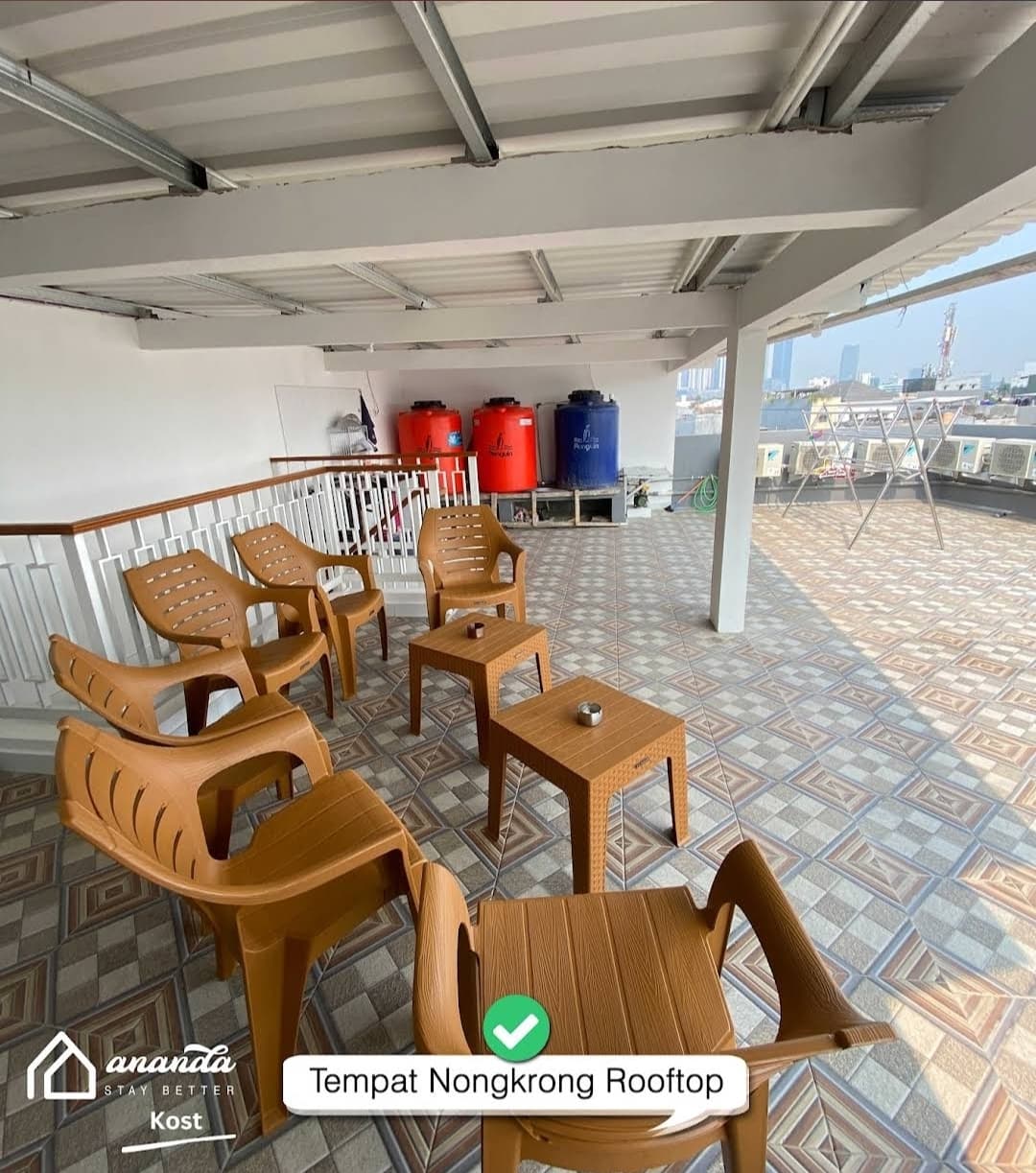 Foto Kost Ananda area santai rooftop
