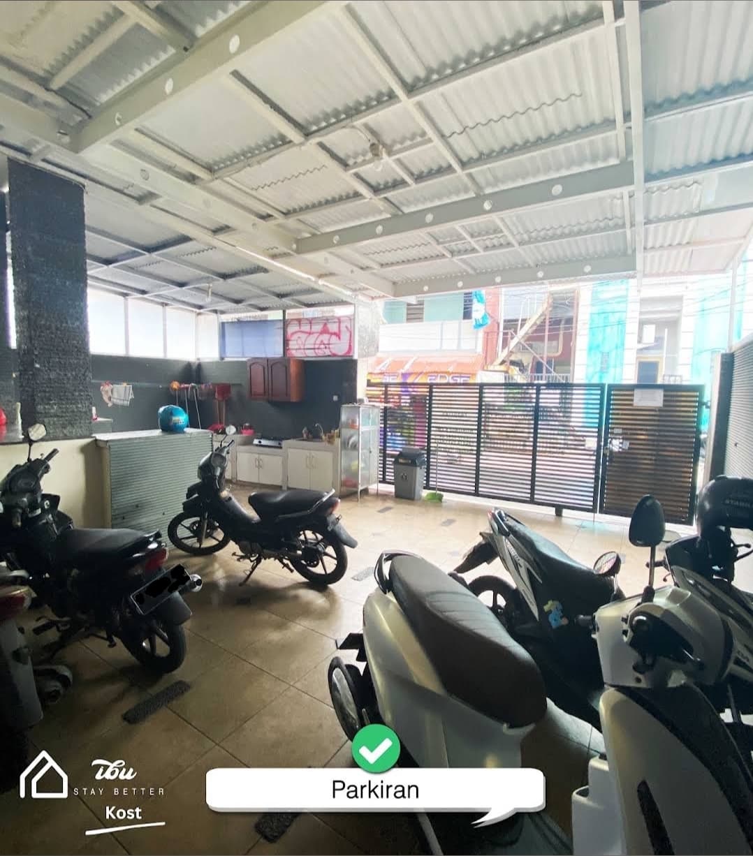 Foto Kost Ibu area parkir